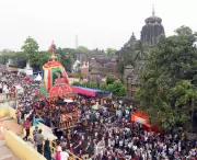 Rukuna Rath Procession Halted as Chariot Veers Off Course in Bhubaneswar Rain
