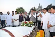 Senior Leader Datta Meghe Cremated with State Honors in Wardha, Thousands Pay Tribute