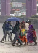 Unseasonal Hailstorms Sweep Karnataka, Disrupt Life While Offering Heat Relief