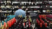 US Restaurants and Retailers Adapt Menus and Shelves Amid Trump Tariffs on Wine