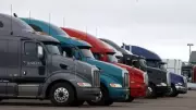 US Transportation Rule Threatens 200,000 Immigrant Truck Drivers' Licenses