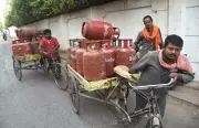 Varanasi LPG Crisis Eases: Commercial Cylinders Reach Hospitals, Street Vendors Still Struggle