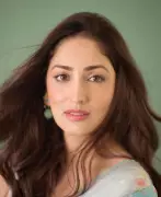 Yami Gautam Clarifies Accidental Like on Kriti Sanon's Award Win Criticism Reel
