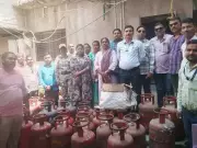 Yavatmal Crackdown: 40 LPG Cylinders Seized in Pusad Raid Amid Shortage