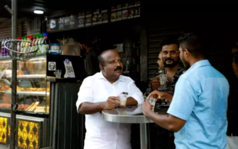 LPG Shortage Forces Kerala Tea Shops to Close, Impacting Election Campaigns