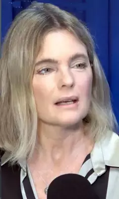 Baywatch Reboot Adds Erika Eleniak as Shauni McClain in Guest Role