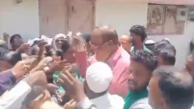 Congress Workers Accused of Distributing Cash to Voters in Karnataka Bypolls