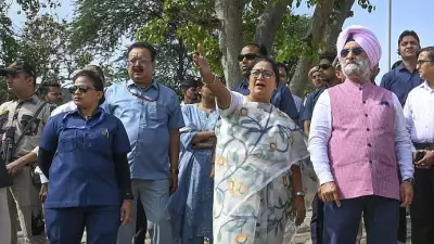 Delhi CM Arvind Kejriwal Conducts Surprise Inspection at ITO Office, Flags Staff Absence