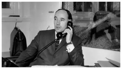 Desmond Morris, Renowned Zoologist and Author of 'The Naked Ape', Passes Away at 98