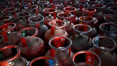 LPG Shortage Sparks Exodus of Migrant Workers from Delhi to Home States