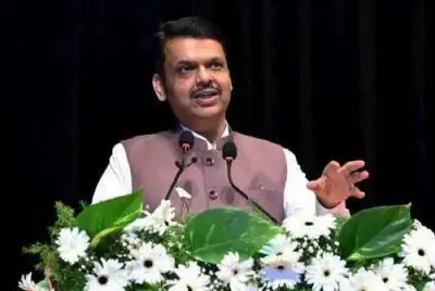 Maharashtra CM Orders Probe Into Navi Mumbai Mobile Tower Installation on Road Medians