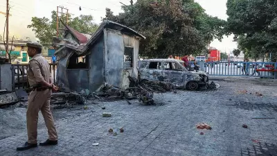 Noida Wage Protest Turns Violent, 300 Arrested as Minimum Wage Hiked