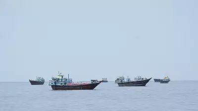 Only Five Ships Cross Strait of Hormuz in 24 Hours Amid Tensions