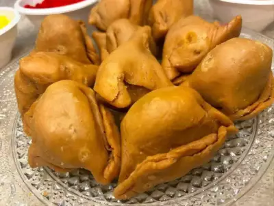 Samosa Named Official Signature Dish of Prayagraj Under UP's 'One District, One Dish' Scheme