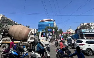 Traffic Chaos at Omkar Garden Chowk Underpass in Pune's Bavdhan