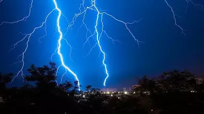 Two Women Killed by Lightning Strikes in Kalyana Karnataka, Thundershowers Hit Mumbai Karnataka
