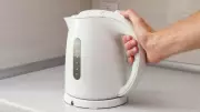 7 Easy Electric Kettle Meals for Hostels and Travelers