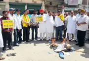 AAP Activists Hold Arthi Phoonk Protest Against Defecting MPs in Punjab