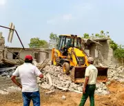 Bhubaneswar BDA Resumes Eviction Drive in Shampur Land Scam Area, Recovers LPG Cylinders