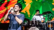 Farhan Akhtar Honors Asha Bhosle with Electrifying 'Dum Maro Dum' Performance at Punjab University