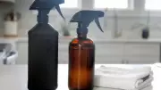 Kitchen Staples Vinegar and Hydrogen Peroxide Emerge as Smart Cleaning Alternatives
