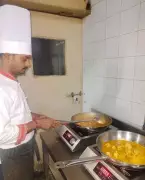 Kolkata Social Clubs Adopt Hybrid Cooking Systems Post-LPG Shortage