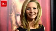 Lisa Kudrow Criticizes Modern Sitcoms for Lacking Bold, Risky Humor