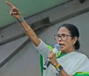 Mamata Banerjee Demands PM Modi's Resignation Over Silence on Pakistan Threat to Kolkata