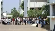 Nagpur MH-CET Exam Chaos: Students Forced to Wait in Blazing Sun for Screening