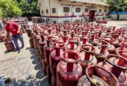 Patna Police Arrests Shop Owner for Illegal LPG Cylinder Black Marketing
