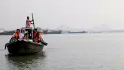 PM Modi Spends Time on Hooghly River Banks, Meets Boatmen