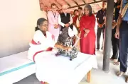 President Murmu Spins Charkha at Sevagram Ashram, Honors Gandhian Legacy