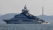 Russian Oligarch's Superyacht Crosses Strait of Hormuz Amid Blockade