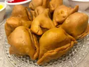 Samosa Named Official Signature Dish of Prayagraj Under UP's 'One District, One Dish' Scheme