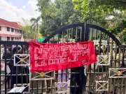 SFI Protests at Sanskrit University Over Alleged Coercion Ahead of Governor's Visit