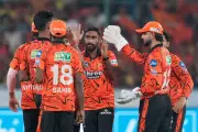 Sunrisers Hyderabad Edge Past Chennai Super Kings in Tense IPL Thriller