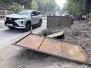 Traffic Chaos and Safety Risks Mount Near La Martiniere Girls' College in Lucknow