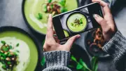 US Restaurants Ban Phones at Tables to Combat Digital Distraction During Dining