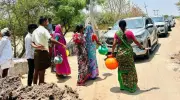 Women Block Minister's Car in Koppal, Demand Drinking Water Amid Scarcity