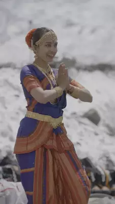 22-Year-Old Dancer Summits Everest, Performs Bharatanatyam at Base Camp