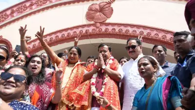 BJP Chief, Delhi CM Offer Prayers at Kalibari Temple After Bengal Victory