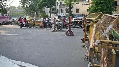 Devotees face parking chaos at Lucknow's Hanuman Setu Temple on Bada Mangal