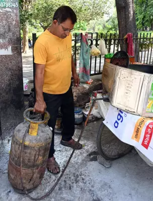 Eating out set to get costlier as commercial LPG price soars