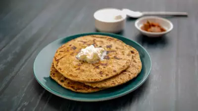 High-Protein Besan Pyaz Ka Paratha: Perfect Summer Breakfast Recipe