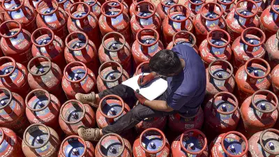 Karnataka Hotels Seek GST Cut on Commercial LPG Cylinders to 5%