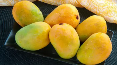 Mangoes Don't Cause Acne: Dermatologist Busts Common Myth
