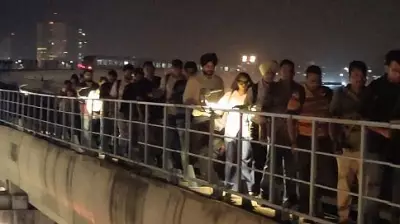 Power Outage Halts Gurugram Rapid Metro, Commuters Walk on Tracks