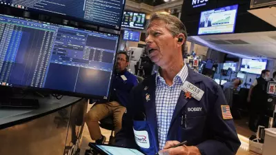 Wall Street Mixed as Inflation Data Weighs, Tech Rebounds