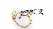 4 Smart Ways to Repurpose Old Glasses into Stylish Wall Decor