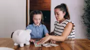 5 Simple Ways to Teach Kids Smart Money Habits in Daily Life
